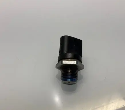 Mercedes-Benz E W211 Fuel pressure sensor A0061533328 0061533328