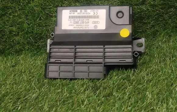 Audi Q7 4L Power management control unit 4F0907280D 4F0910280