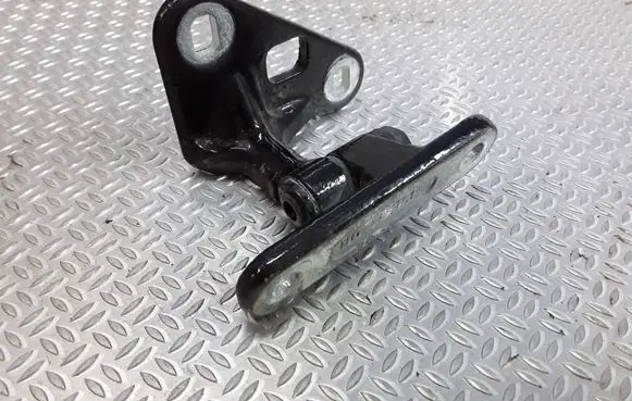 Mercedes-Benz E W211 Front door lower hinge 