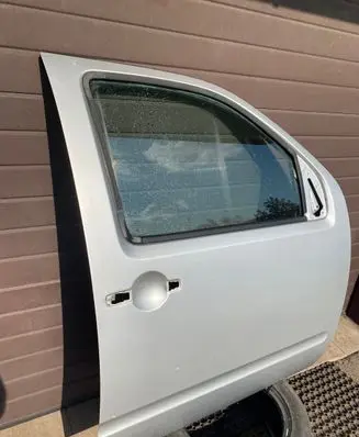 Nissan Pathfinder R51 Front door