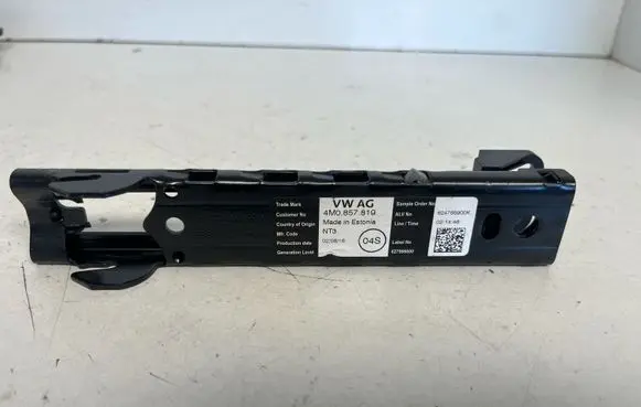 Volkswagen Tiguan Seat belt height adjuster 4M0857819