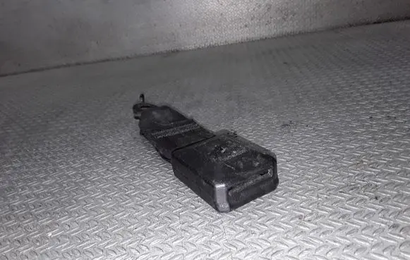 Mazda 3 I Rear seatbelt buckle
