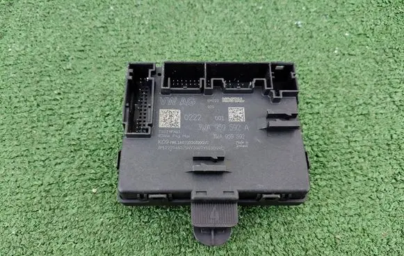 Volkswagen Tiguan Door control unit/module 3WA959592A 3WA959592