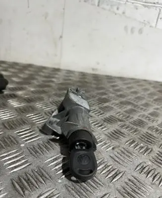 Volkswagen Golf IV Ignition lock 4B0905851C