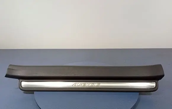 Foot area side trim