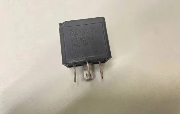 Audi A4 S4 B6 8E 8H Other relay 8K0951253 V23136B6X72