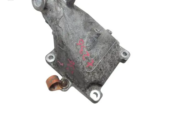 Engine mounting bracket