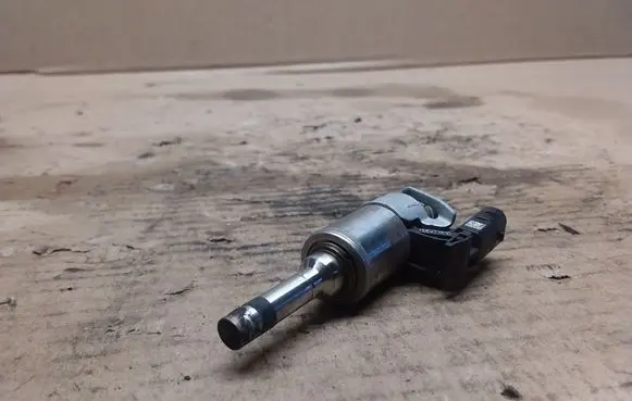Skoda Fabia Mk3 (NJ) Fuel injector 04E906036AE