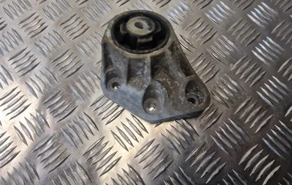 Audi A4 S4 B7 8E 8H Rear differential mounting bracket 8E0599125M
