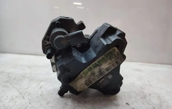 Mercedes-Benz E W212 Fuel injection high pressure pump A6420700801 0445010210