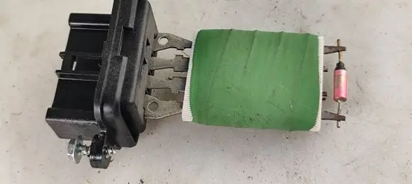 Fiat 500 Heater blower motor/fan resistor B837