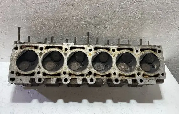 BMW 3 E30 Engine head 1277731