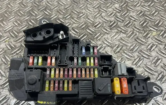 BMW 5 E60 E61 Fuse module 6906558
