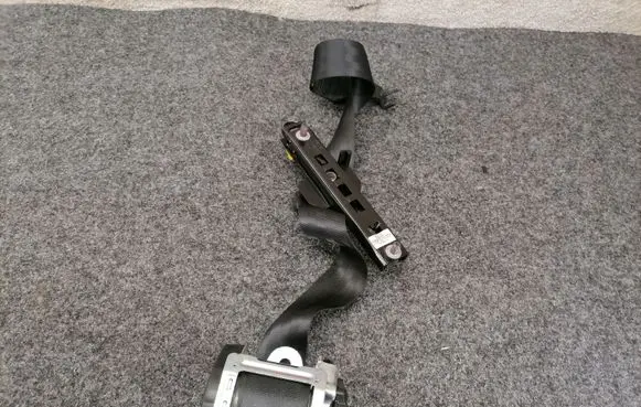 Volvo XC90 Front seatbelt 31675721 31332261