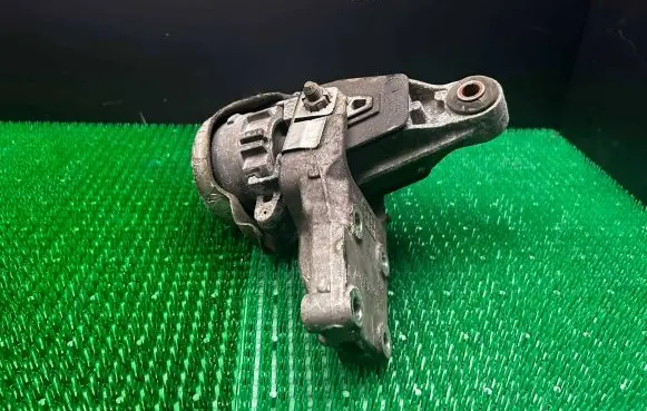 Peugeot 407 Engine mount bracket 9646119980