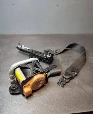 Opel Insignia A Front seatbelt 3063932AA