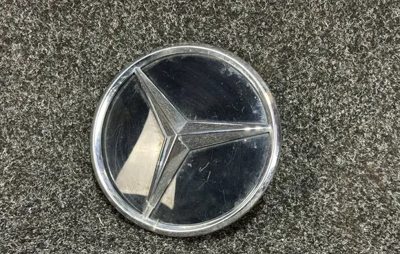 Mercedes-Benz E W238 Manufacturer badge logo/emblem A0008882300