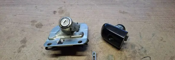 Volvo S80 Tailgate exterior lock 30699288 8679169