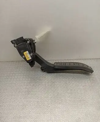 Porsche Cayenne (92A) Accelerator throttle pedal 7L0723507D 6PV00802624