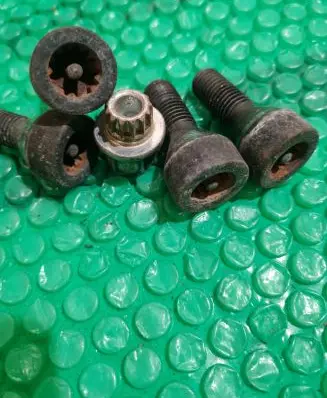 BMW 1 E82 E88 Anti-theft wheel nuts and lock 