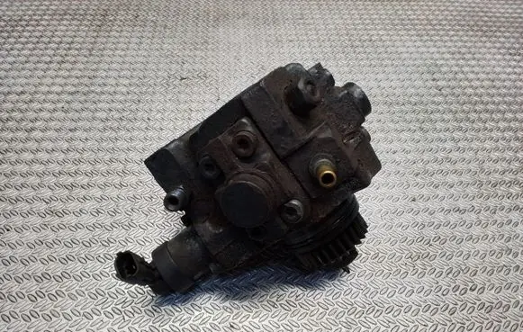 Renault Trafic III (X82) Fuel injection high pressure pump 9389664 0445010404