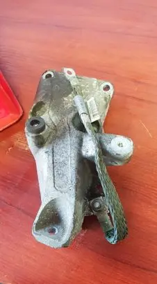 BMW 1 E81 E87 Engine mounting bracket 6776529