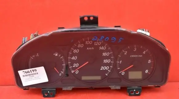 Mazda MPV II LW Speedometer (instrument cluster) 157510-7500