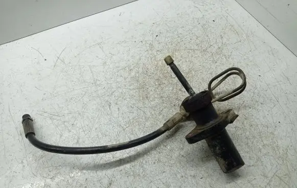BMW 5 E39 Clutch slave cylinder 
