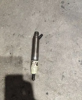 Volkswagen PASSAT B5 Fuel injector 028130201G