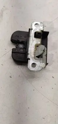 Volkswagen Polo IV 9N3 Tailgate/trunk/boot lock/catch/latch 6q6827505E