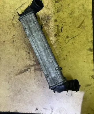 BMW 3 E90 E91 Intercooler radiator 3213329 309376