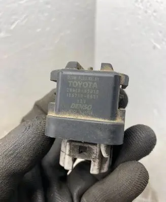 Toyota Avensis T250 Glow plug pre-heat relay 2861067010 1567000671