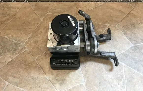 Mercedes-Benz C W204 ABS Pump A1729014100