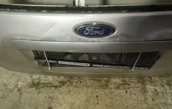 Ford Focus Trunk door license plate light bar 