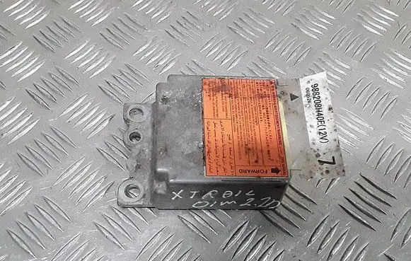 Nissan X-Trail T30 Airbag control unit/module 988208H40E