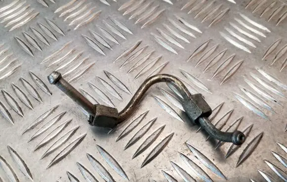 Fuel injector supply line/pipe