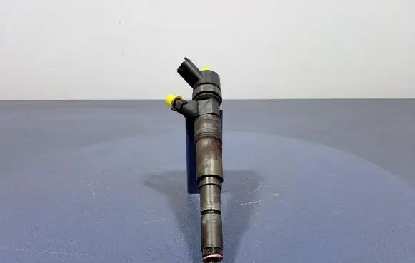 Opel Omega B2 Fuel injector 7785983