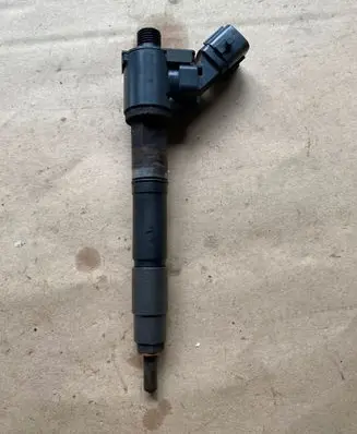 Volvo V40 Fuel injector VEA132370010CAA 11R52647