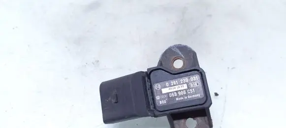 Volkswagen Golf V Air pressure sensor 06B906051 0261230031