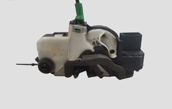 Opel Insignia A Rear door lock 13579556