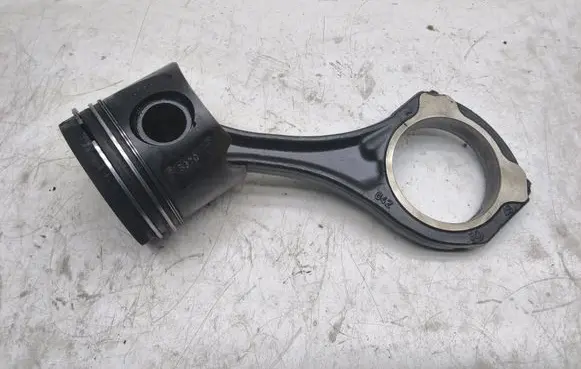 Mercedes-Benz E A207 Piston with connecting rod 8370