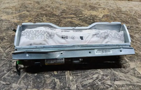 Mercedes-Benz C AMG W204 Knee airbag M2GU15701743 306259010 1874684