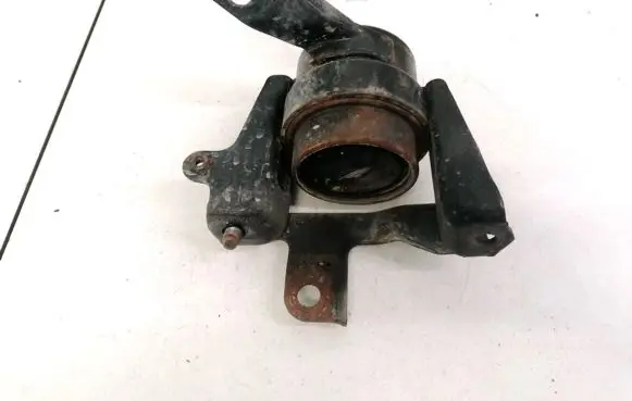 Toyota Avensis T250 Engine mount bracket