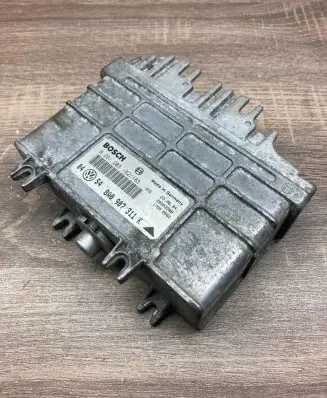 Volkswagen Golf III Engine control unit/module ECU 8A0907311K 0261203182