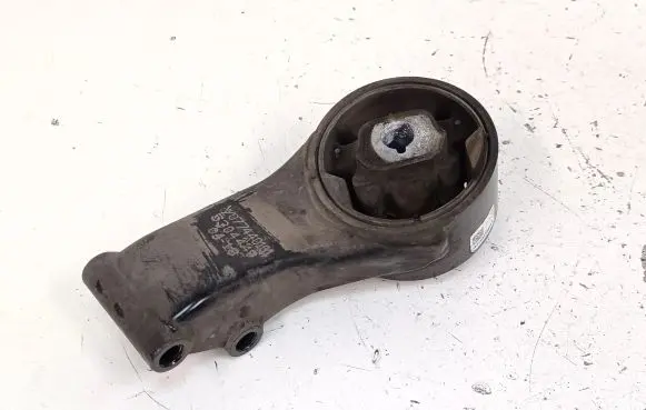 Opel Insignia B Engine mount bracket 84096991 5304449