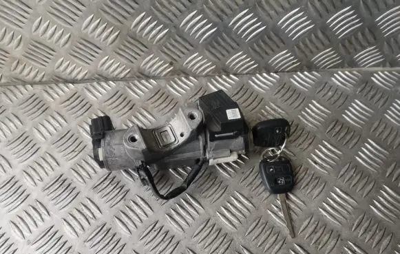 Toyota Avensis T250 Ignition lock N0501517 N0501518 8978305010