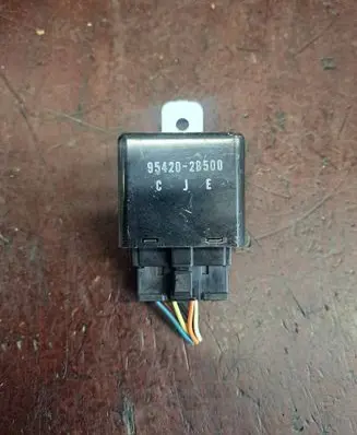 Hyundai Santa Fe Window wiper relay 954202B500