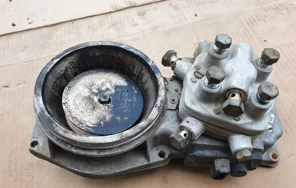Volkswagen Golf II Fuel distributor 026133353 0438101005 2437028005