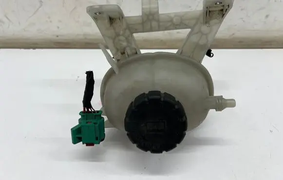 Coolant expansion tank/reservoir