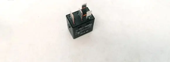 Volvo S40, V40 Other relay MB953382